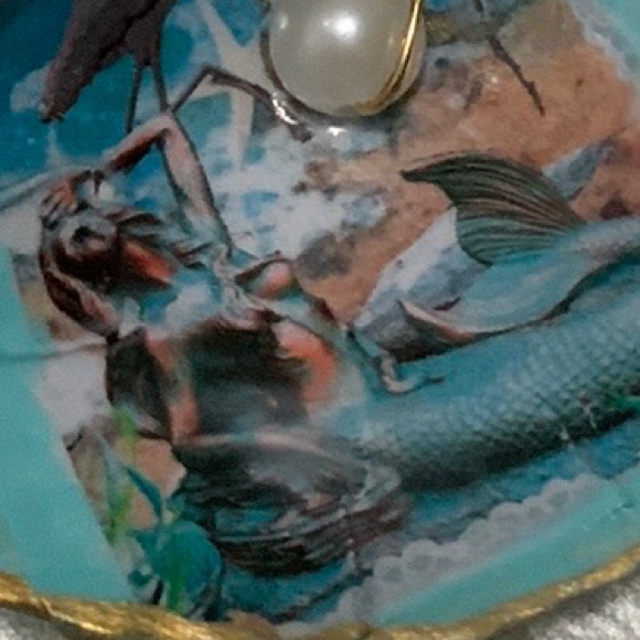 Mermaid Hanging Decoration/ Ornament Hand-painted, Decoupage, & Glazed Seashell - Picture 4 of 7